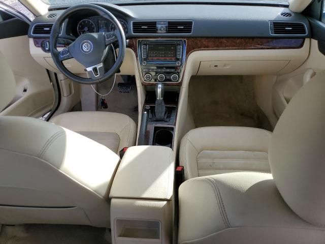 2012 Volkswagen Passat SEL