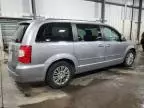 2016 Chrysler Town & Country Touring L