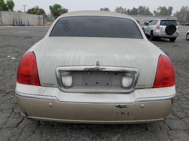 2005 Lincoln Town Car Signature Limited