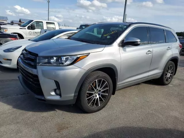 2017 Toyota Highlander SE