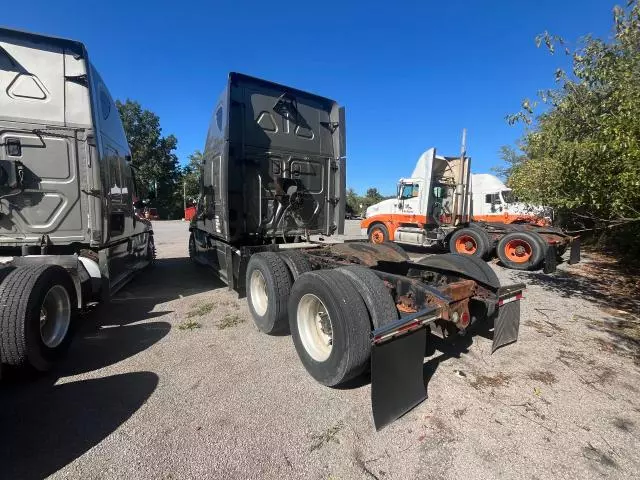 2013 Freightliner Cascadia 125