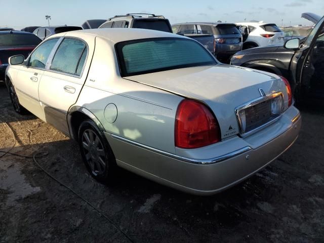 2005 Lincoln Town Car Signature Limited