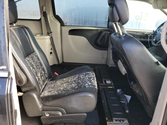 2013 Chrysler Town & Country Touring