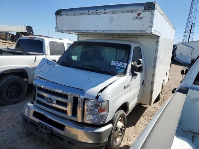 2022 Ford Econoline E350 Super Duty Cutaway Van