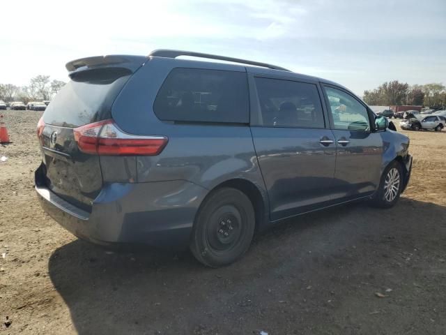 2017 Toyota Sienna XLE