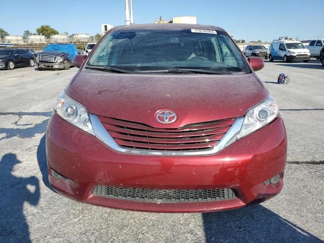 2016 Toyota Sienna LE