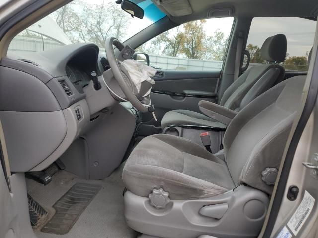 2004 Toyota Sienna CE