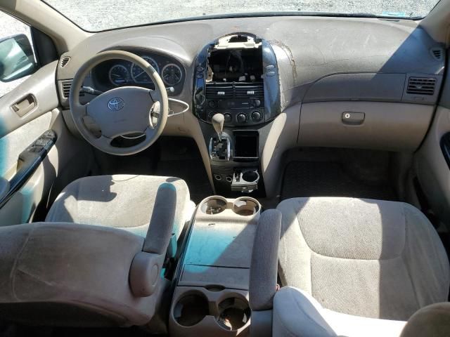 2004 Toyota Sienna CE