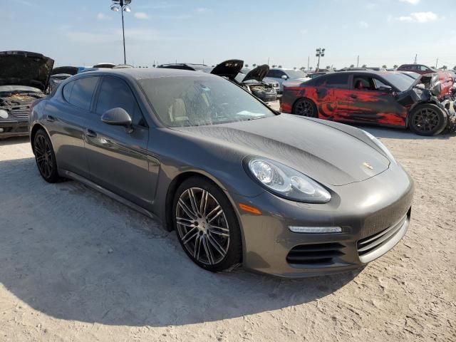 2016 Porsche Panamera 2