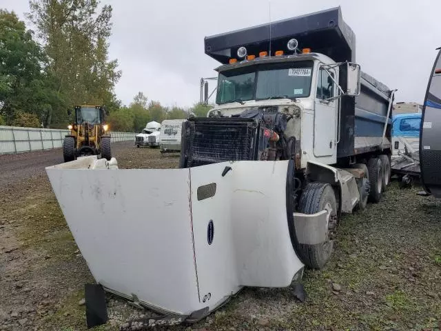 2000 Peterbilt 385