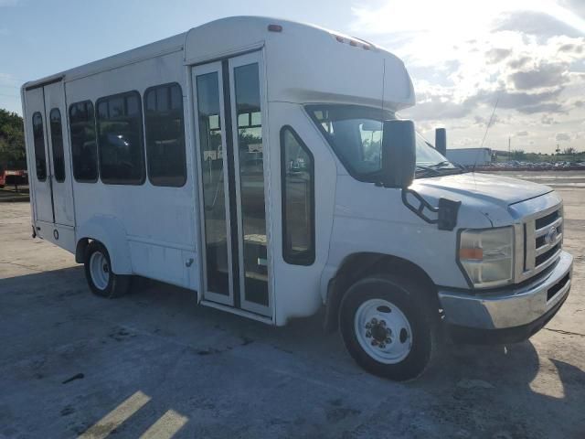 2013 Ford Econoline E350 Super Duty Cutaway Van