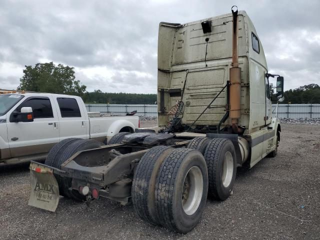 2004 Volvo VN VNL