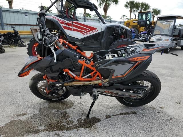 2022 KTM 690 SMC R