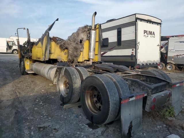 2005 Freightliner Conventional Columbia