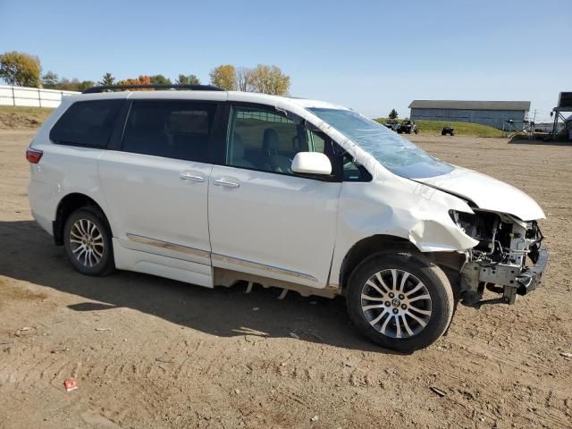 2020 Toyota Sienna XLE