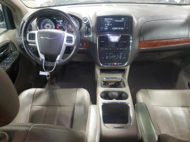 2014 Chrysler Town & Country Touring L