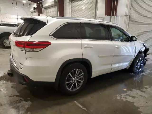 2017 Toyota Highlander SE