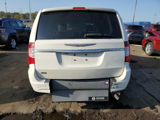 2013 Chrysler Town & Country Touring