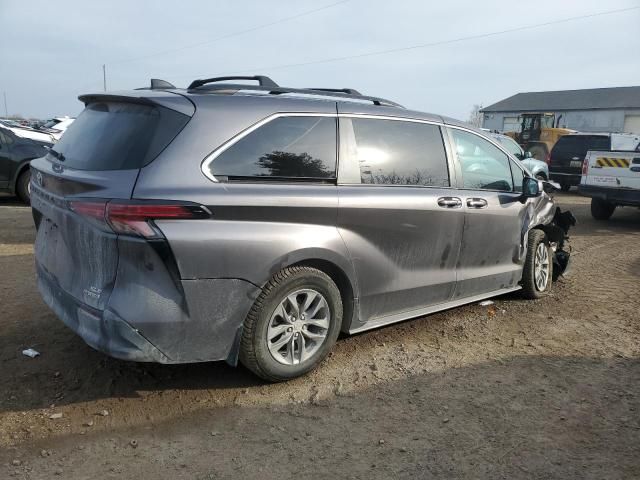 2022 Toyota Sienna XLE