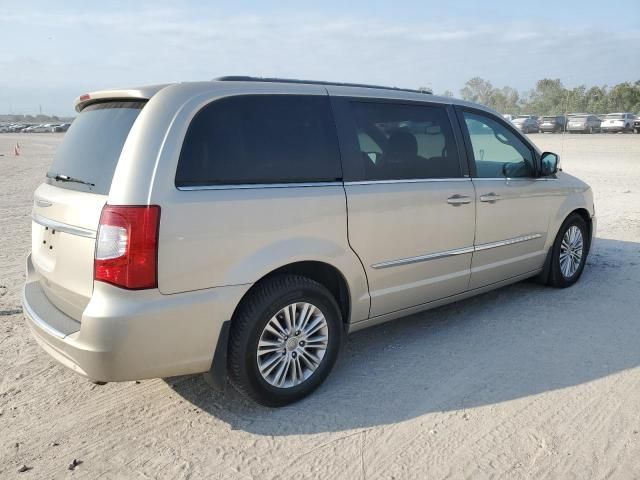 2013 Chrysler Town & Country Touring L