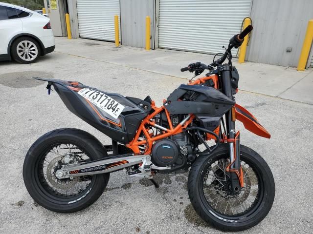 2022 KTM 690 SMC R