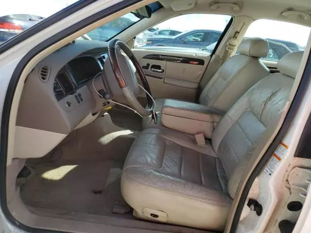 2001 Lincoln Town Car Signature