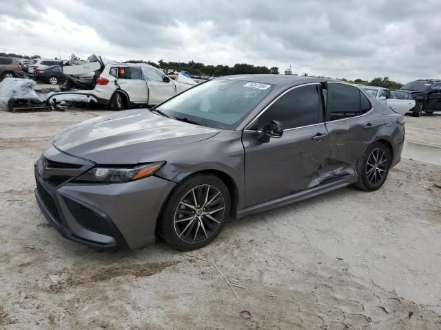 2022 Toyota Camry SE