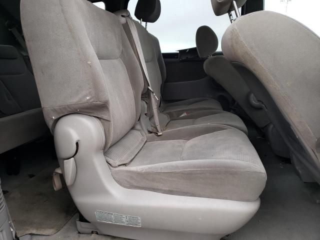 2004 Toyota Sienna CE