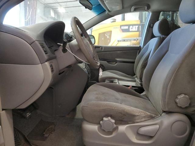 2004 Toyota Sienna CE