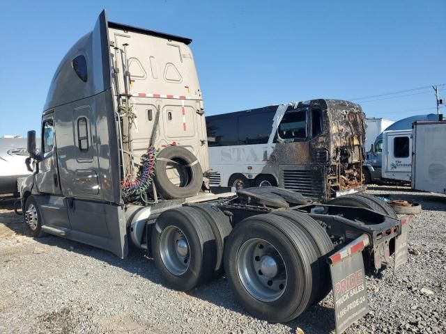 2019 Freightliner Cascadia 126