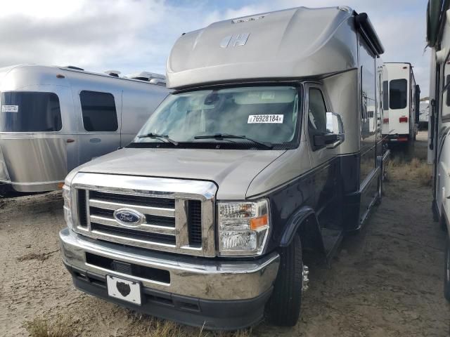 2022 Ford Econoline E450 Super Duty Cutaway Van