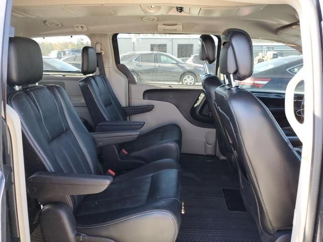 2012 Chrysler Town & Country Touring L