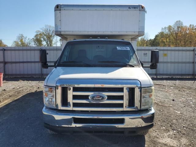 2009 Ford Econoline E450 Super Duty Cutaway Van