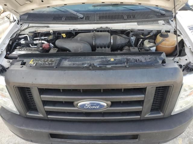 2012 Ford Econoline E350 Super Duty Cutaway Van