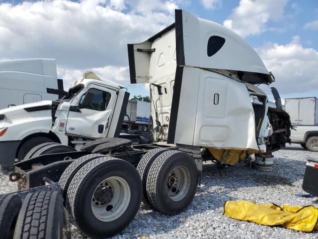 2019 Freightliner Cascadia 126