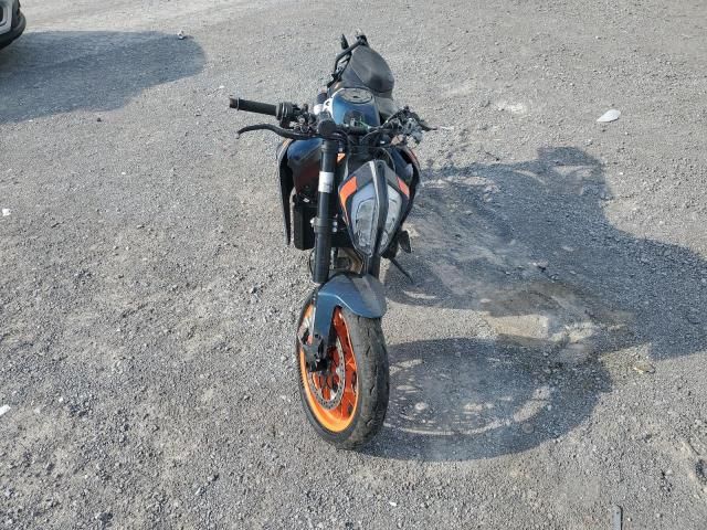 2023 KTM 890 Duke R