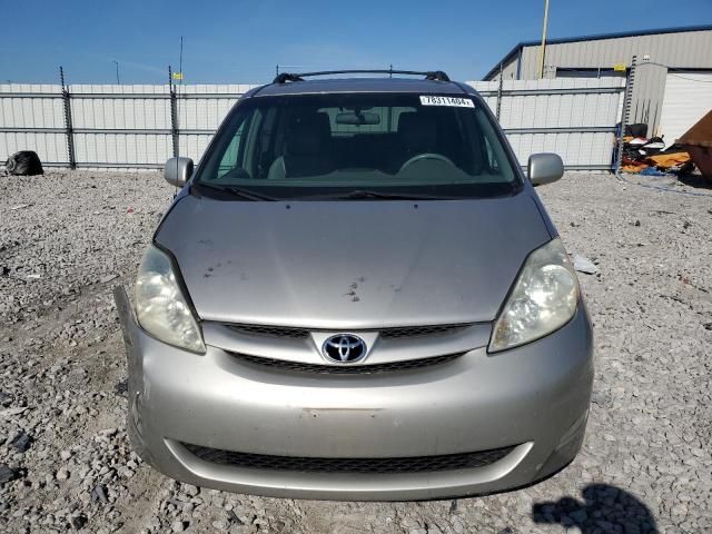 2010 Toyota Sienna XLE