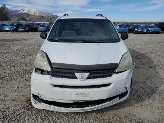 2004 Toyota Sienna CE