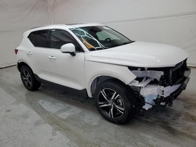 2025 Volvo XC40 Core