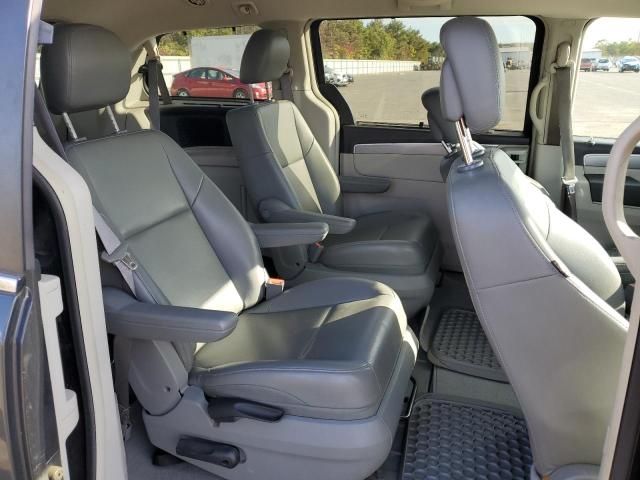 2012 Volkswagen Routan SE