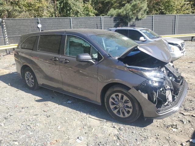 2023 Toyota Sienna LE