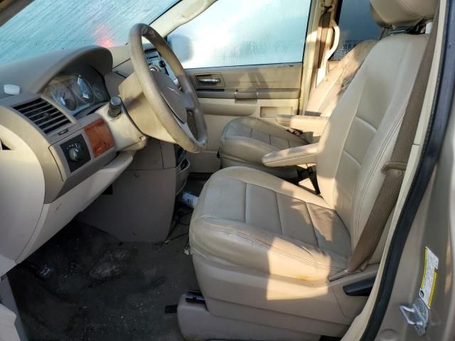 2008 Chrysler Town & Country LX