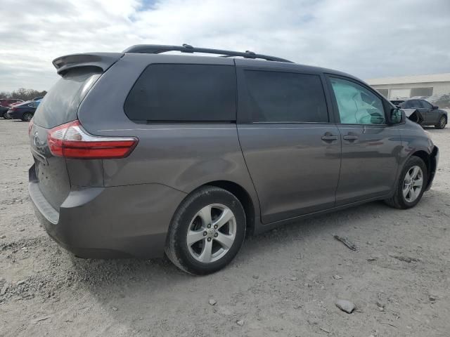 2017 Toyota Sienna LE