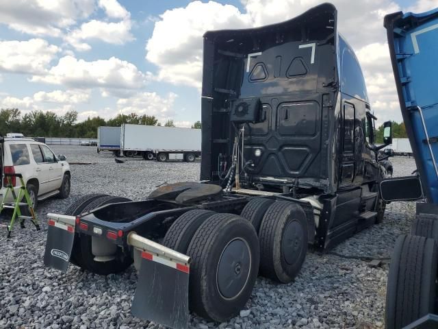 2021 Freightliner Cascadia 126