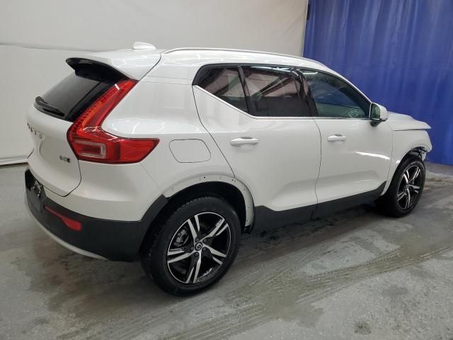 2025 Volvo XC40 Core