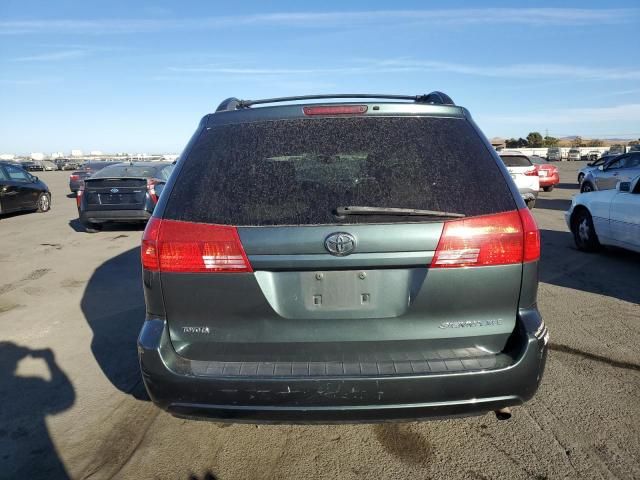 2004 Toyota Sienna XLE