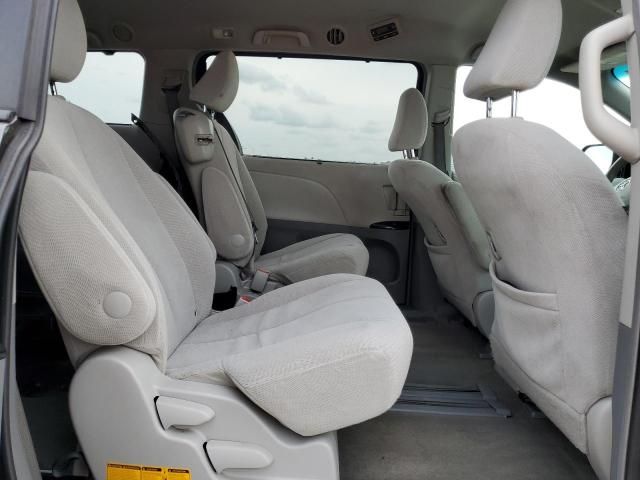 2013 Toyota Sienna LE