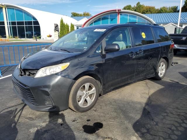 2018 Toyota Sienna LE