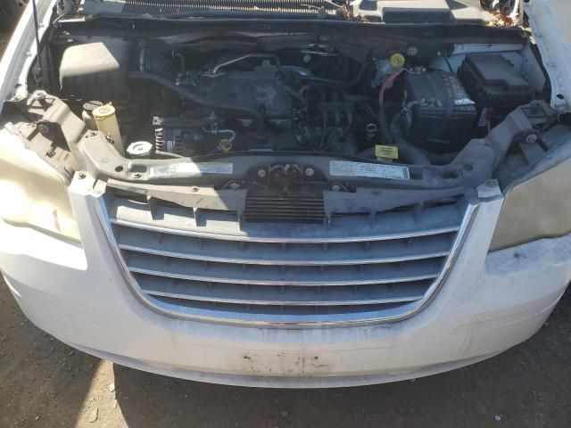 2010 Chrysler Town & Country LX