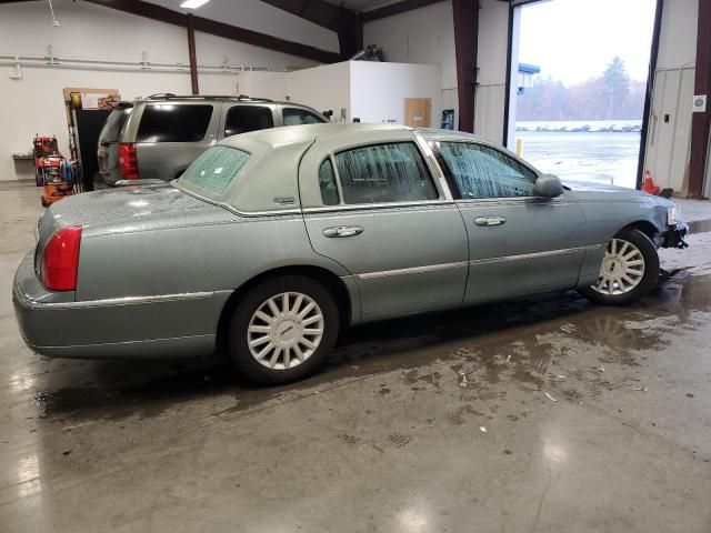 2005 Lincoln Town Car Signature Limited